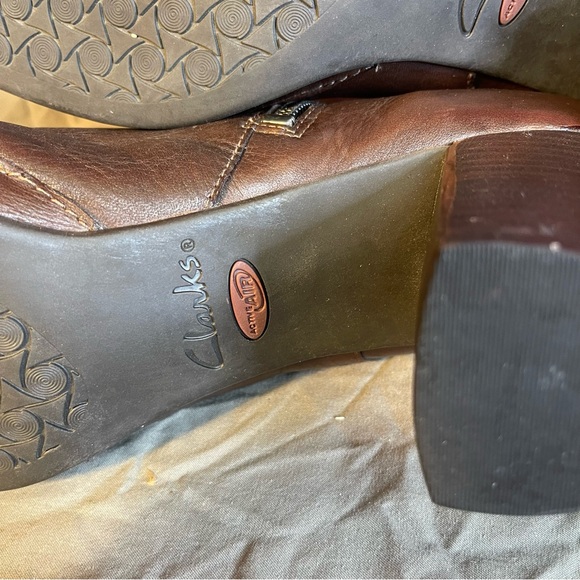 Clarks 87391 Artisan Brown Leather Button Bootie size 12 - Picture 10 of 11